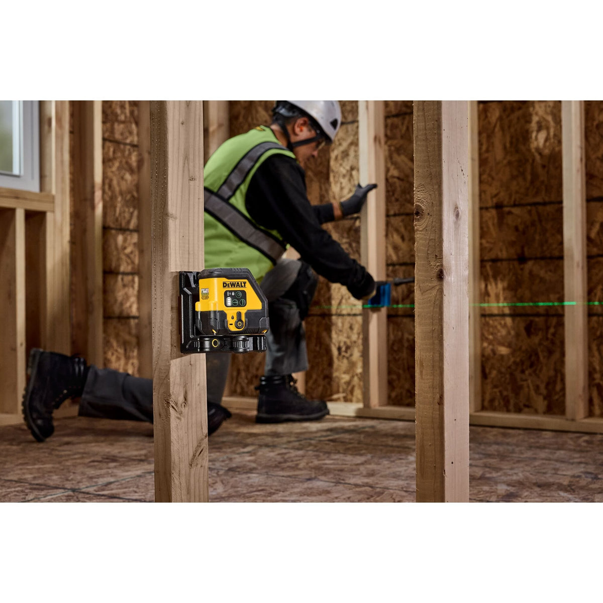 DeWalt USB Rechargeable Green Cross Line Laser Base Kit DCLE14201GB