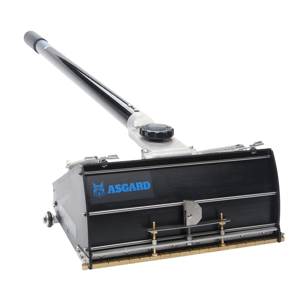 Close-up of fixed 34-inch Asgard Brakeless Box Handle attached to a black Asgard finishing box